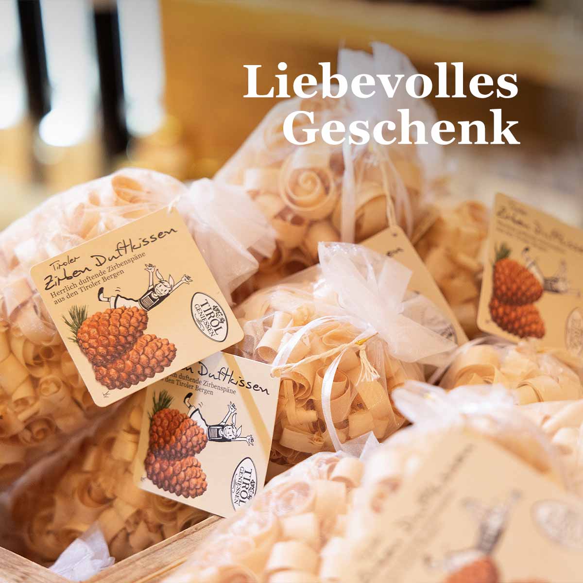 Liebevolles Zirbenkissen Geschenk von Tirol Geniessen