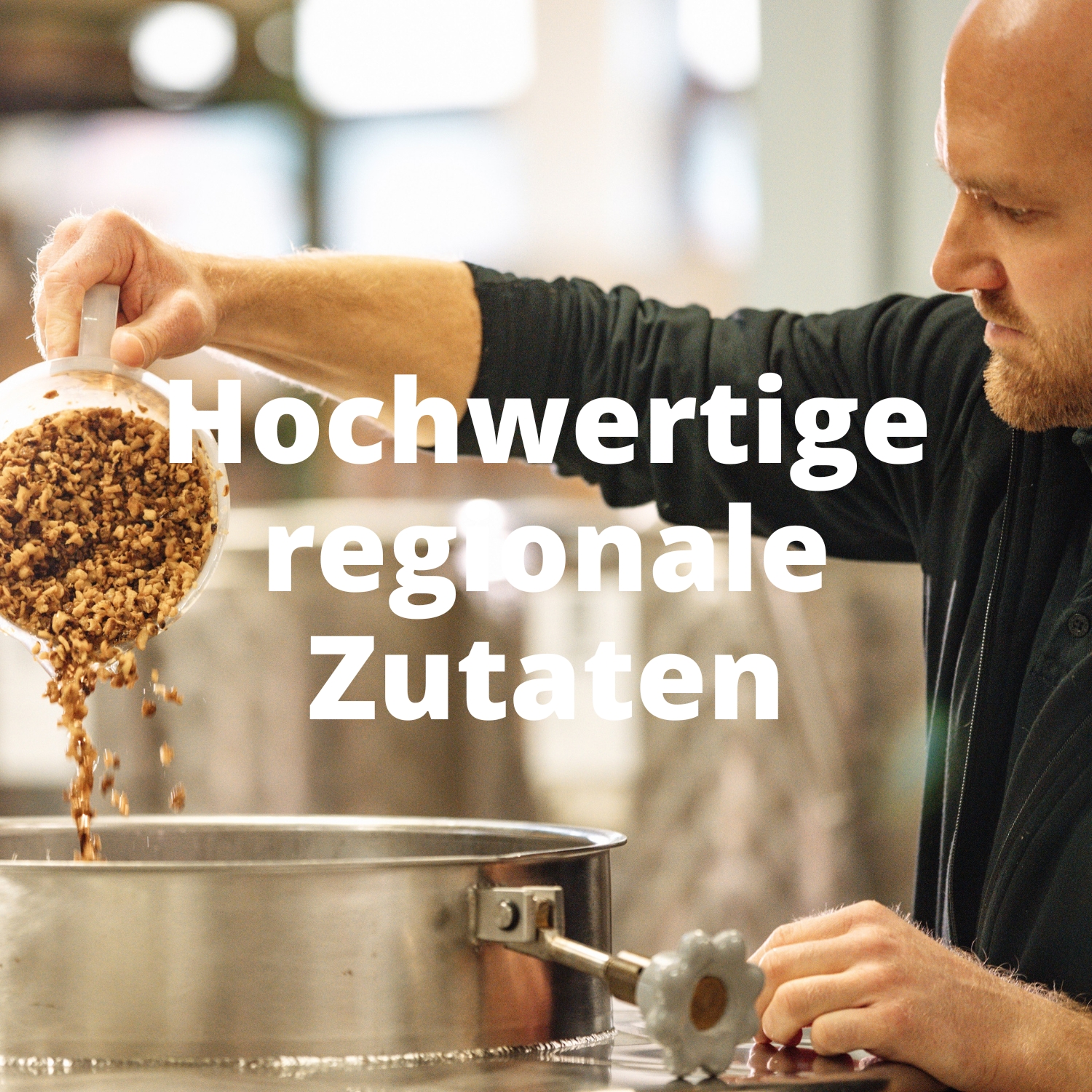 Tiroler Kraeuterdestillerie hochwertige regionale Zutaten