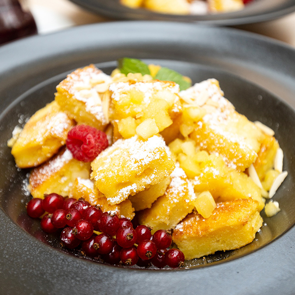 Tiroler Jagertee mit Kaiserschmarrn