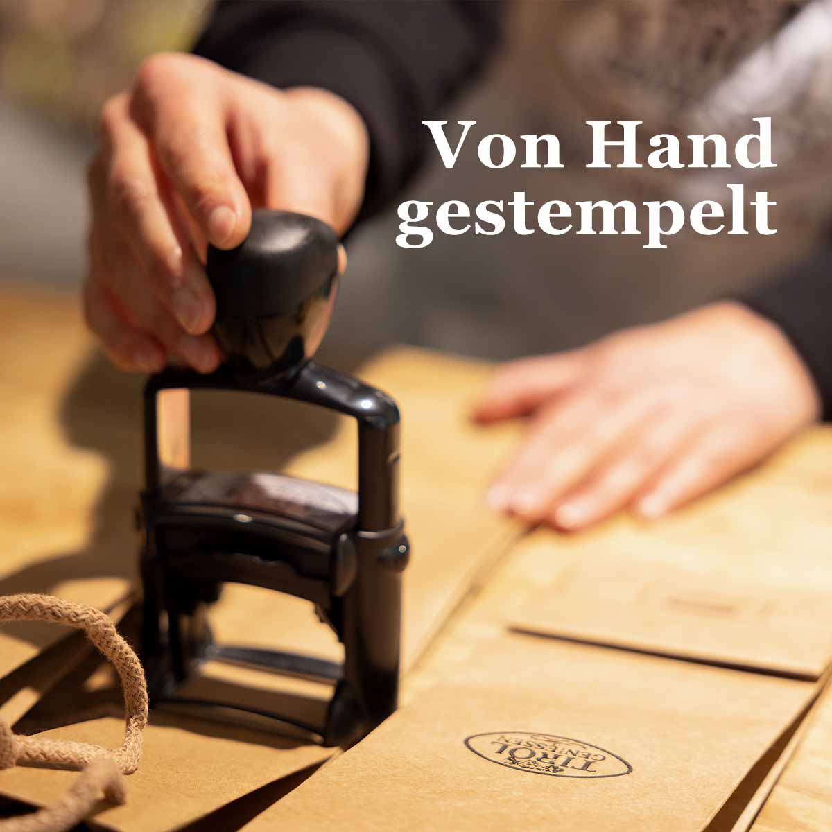Von Hand gestempelte Geschenktasche von Tirol Geniessen
