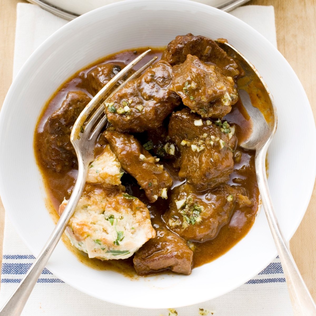 Gulasche aus Tirol mit Knödel Gulasche aus Tirol mit Knödel