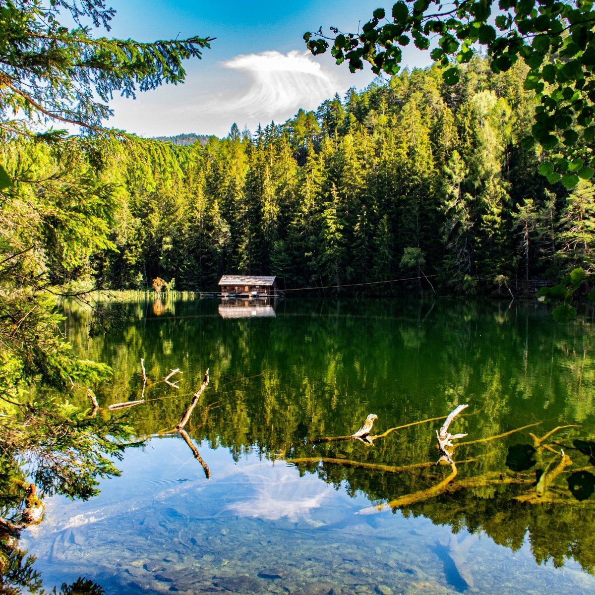 Wandern im Tiroler Herbst: zum Piburger See im Ötztal