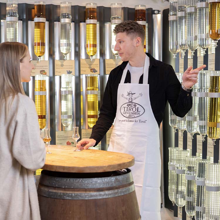 Schnaps Verkostung in Tirol Geniessen Shop in Sölden