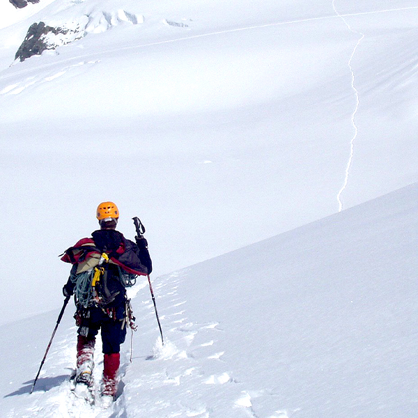 Mit den Skiern auf den Berg – Skitouren gehen in Tirol!