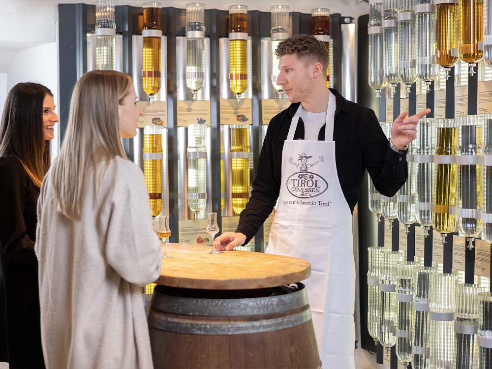 Schnaps Verkostung in Tirol Geniessen Shop in Sölden
