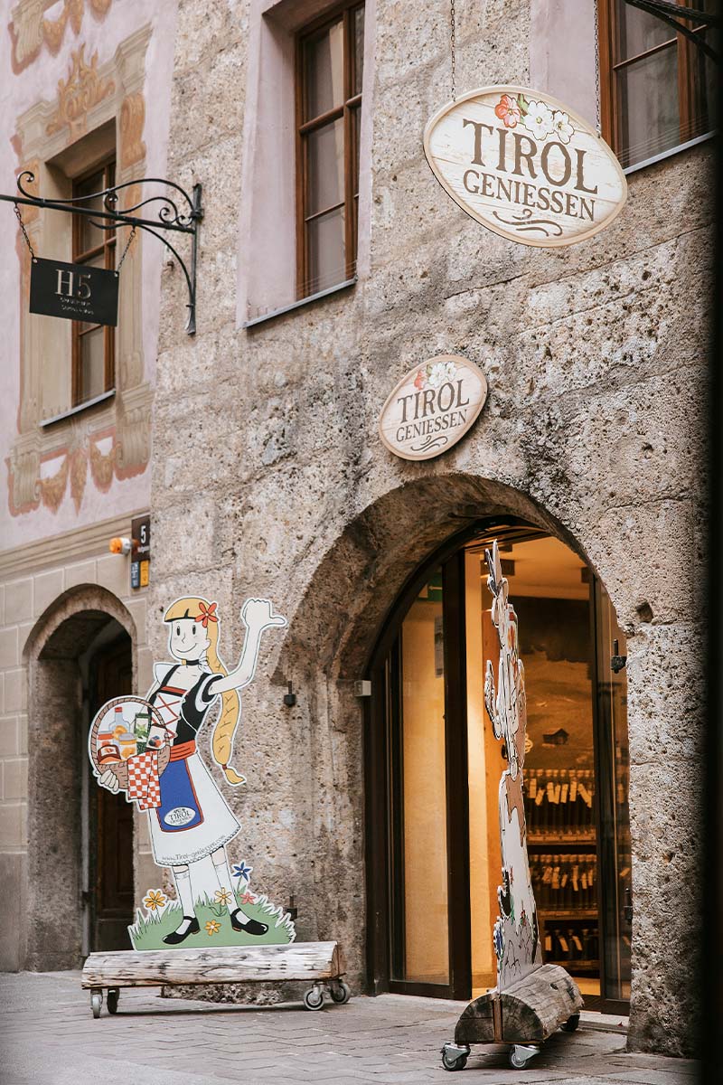 Eingang von Tirol Geniessen Shop in Innsbruck
