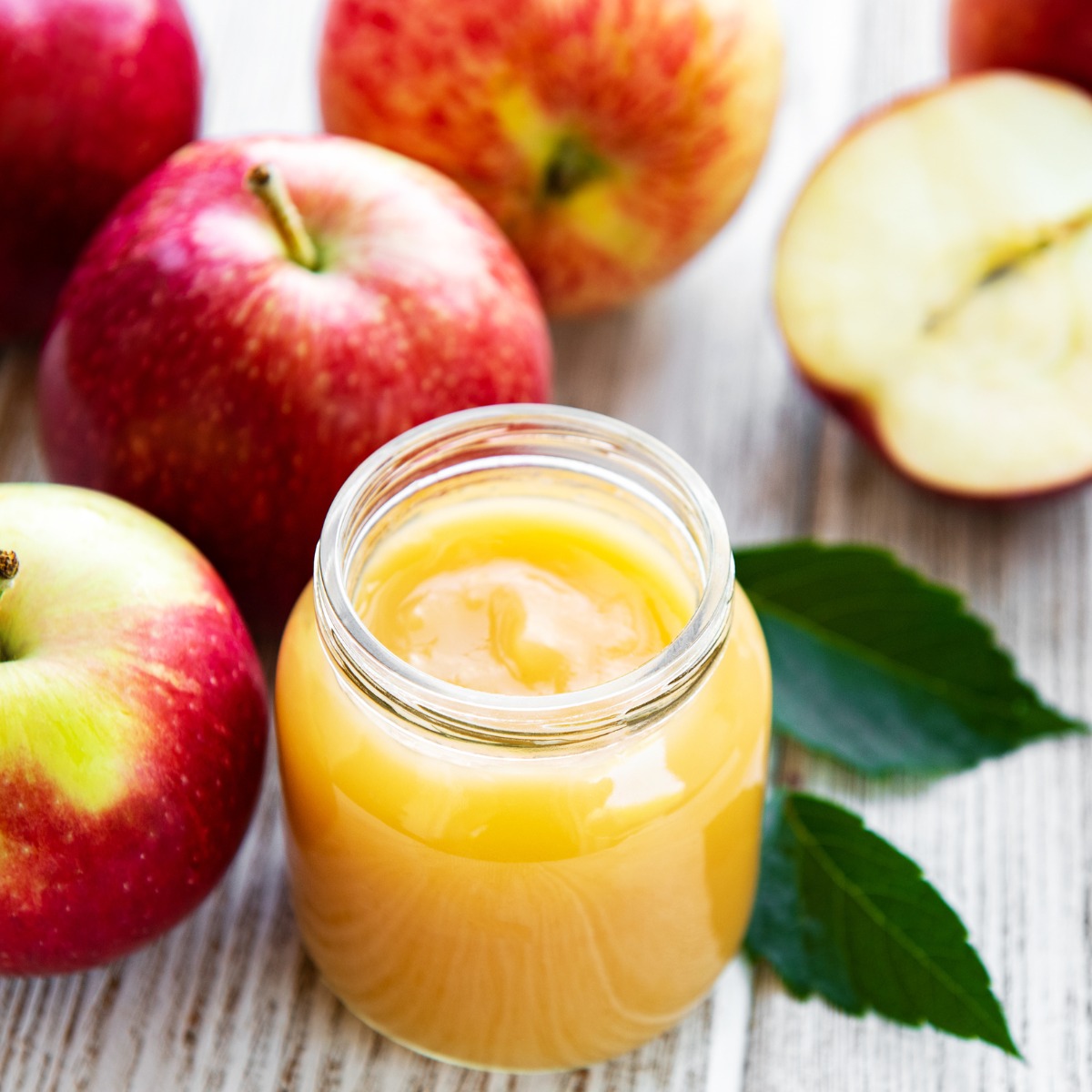 Beschwipstes Apfelmus mit Obst Schnaps